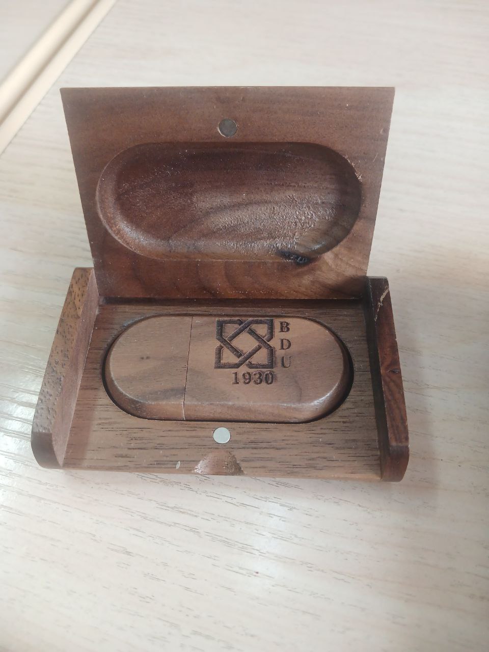 Коробочка дерево с USB флеш-накопителем 64 ГБ для гравировки, светлое дерево